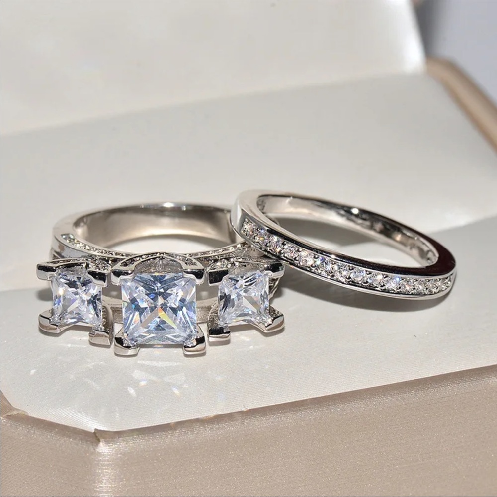 New Women’s 2 pc/set aLuxury Ring - Picture 2 of 5